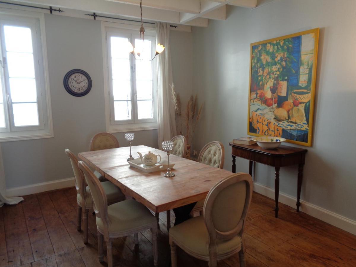 Maison Saint Jacques อูเบแทร์-ซัวร์-ดรอนน์ ภายนอก รูปภาพ